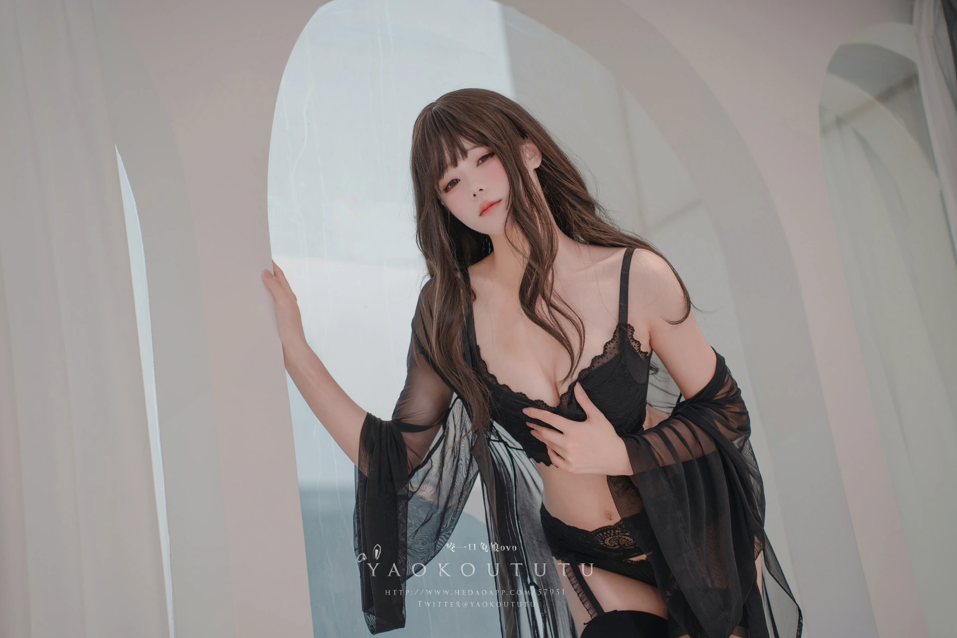 咬一口兔娘(黏黏团子兔) – NO.039 六月订阅 - 微醺大姐姐 1